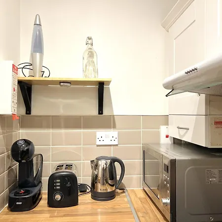 One Bedroom In Centre Apartment *