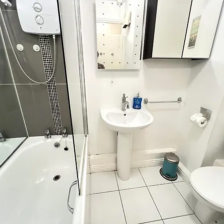 One Bedroom In Centre *